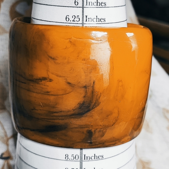 Wide Caramel Amber Swirled Dark Butterscotch Lucite Cuff Bangle Bracelet Vintage - Picture 2 of 11